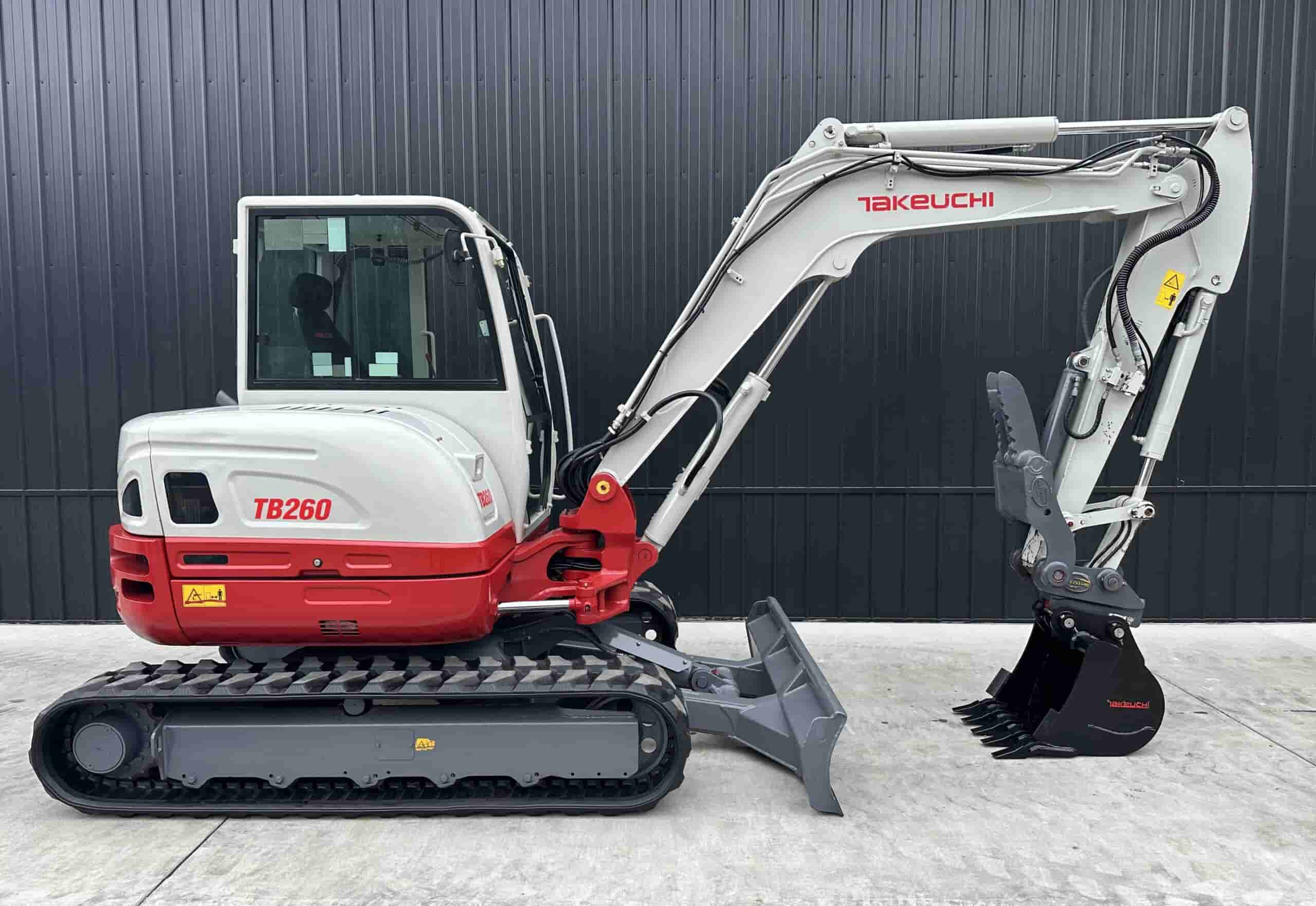 2019 TAKEUCHI TB260
